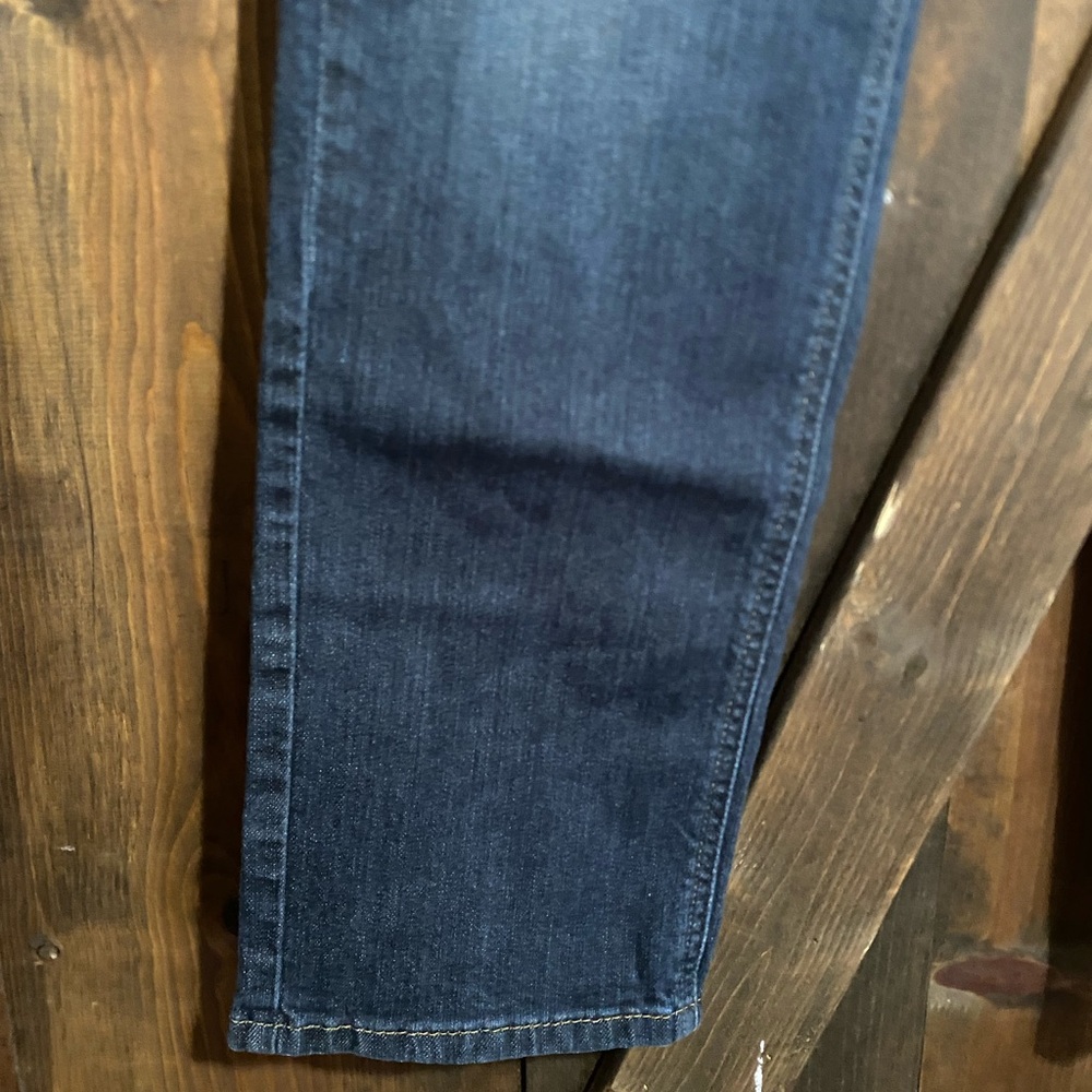 Like New Signature Levi Strauss & Co., size W32/L34, smoke free home - Picture 2 of 7